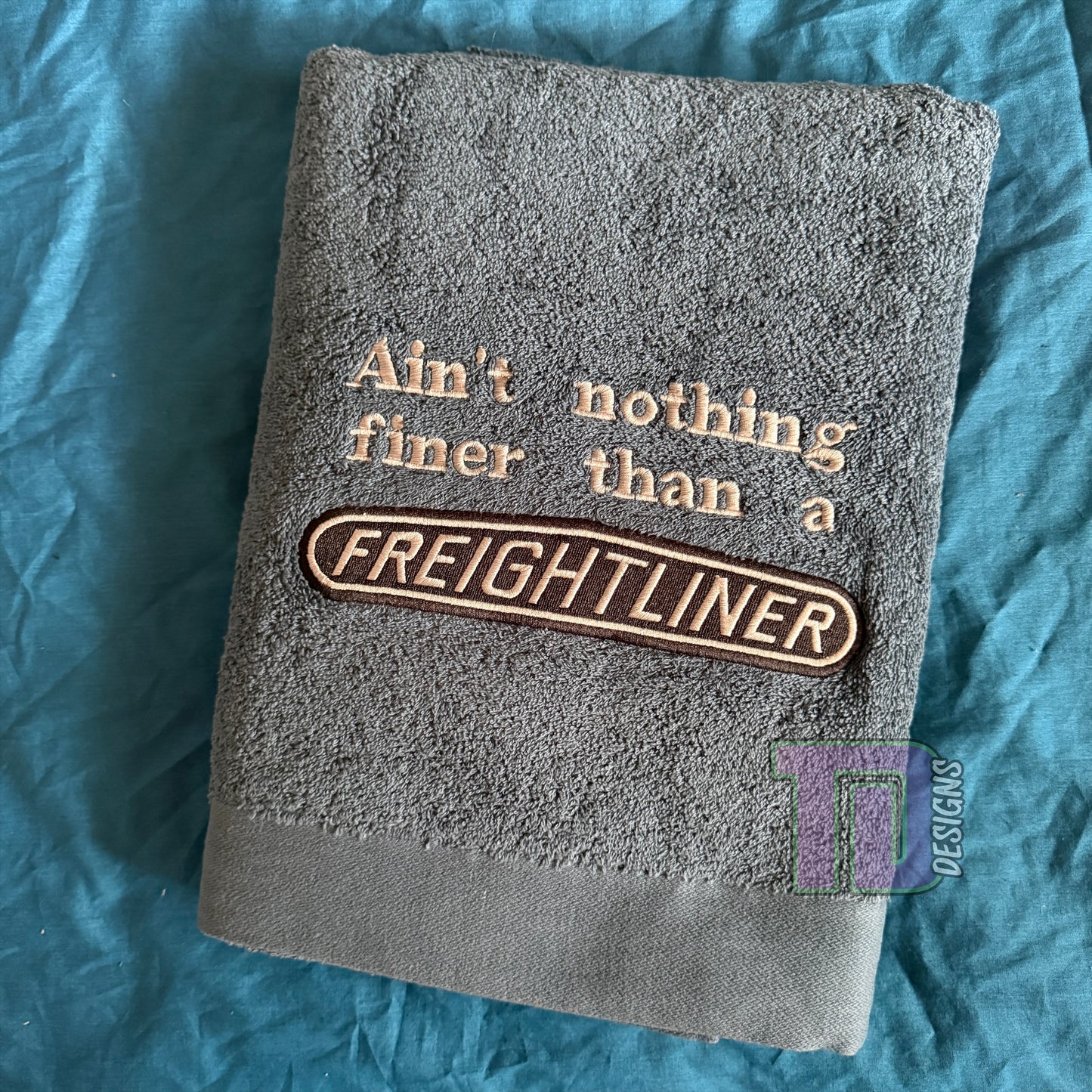 Ready to go -Aint nothing finer than a Freightliner